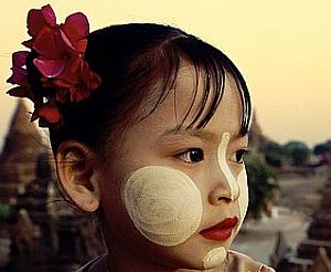 Thanaka Cream Facial Application